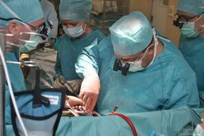 chirurgische Behandlung von Krampfadern im Beckenbereich